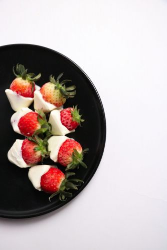 Goodness Gang Kids Recipe – Frozen Strawberry Yoghurt Bites